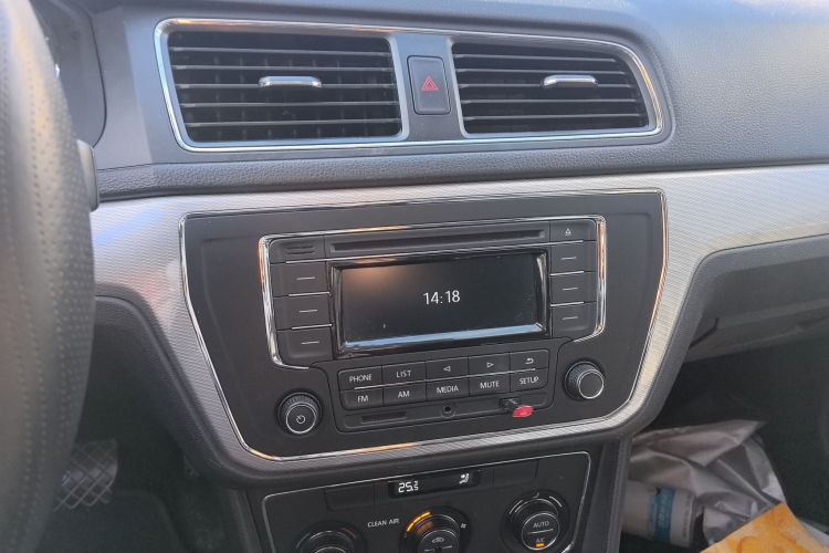 Volkswagen Gran Lavida 2017 immagine di auto #15