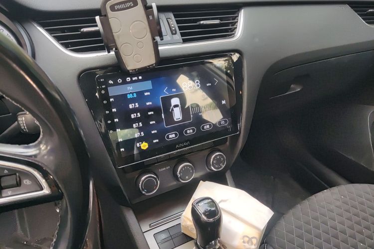 Skoda Octavia 2017 car image #15