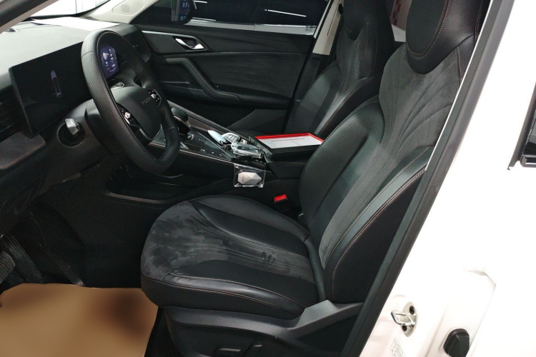 Roewe D5X DMH 2024 imagen de coche #15