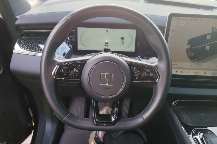 Zeekr 009 2023 car image #15