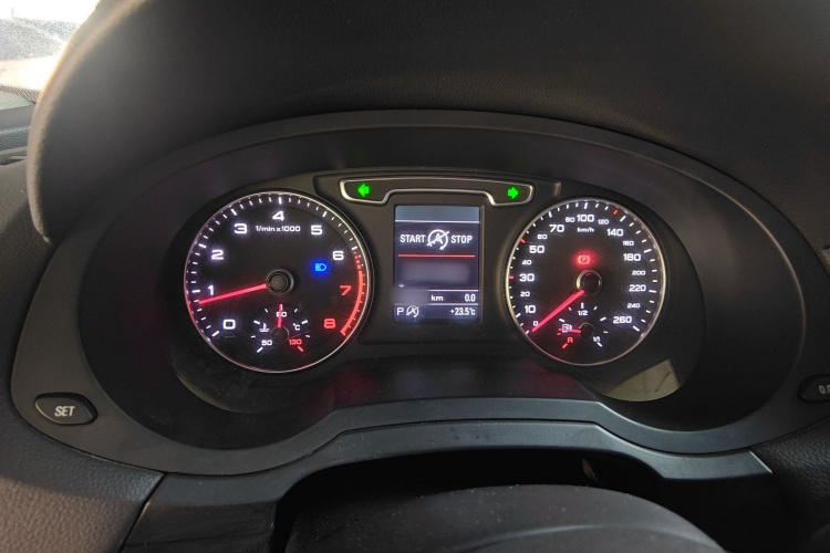 Audi Q3 2015 car image #15