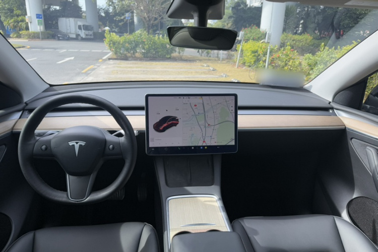 Tesla Model Y 2021 #15 Tesla Model Y 2021 car image #15