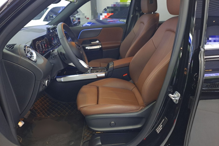 Mercedes-Benz GLB Class 2025 car image #15