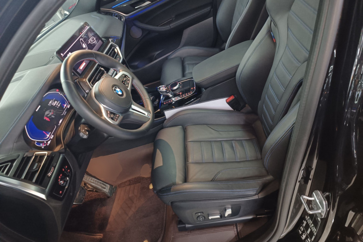 BMW X4 M40i 2022 #15 BMW X4 M40i 2022 car image #15