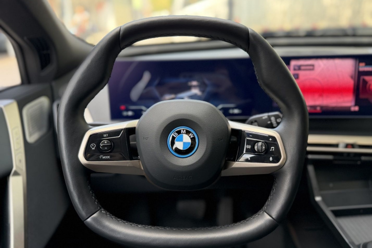 BMW iX M60 2022 #15 BMW iX M60 2022 car image #15