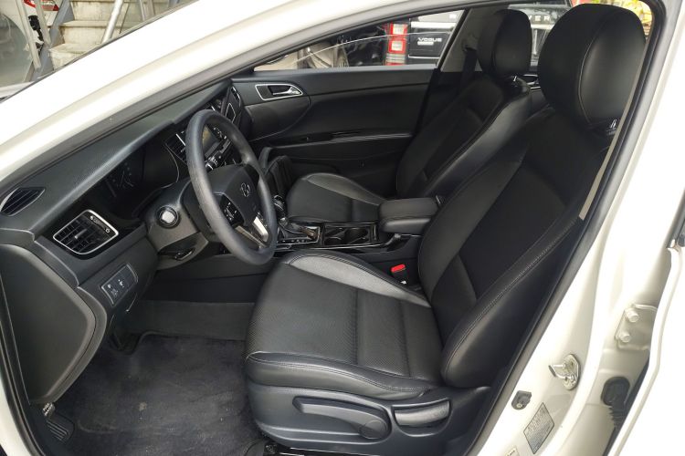 Hyundai Mistra 2016 #15 Hyundai Mistra 2016 car image #15