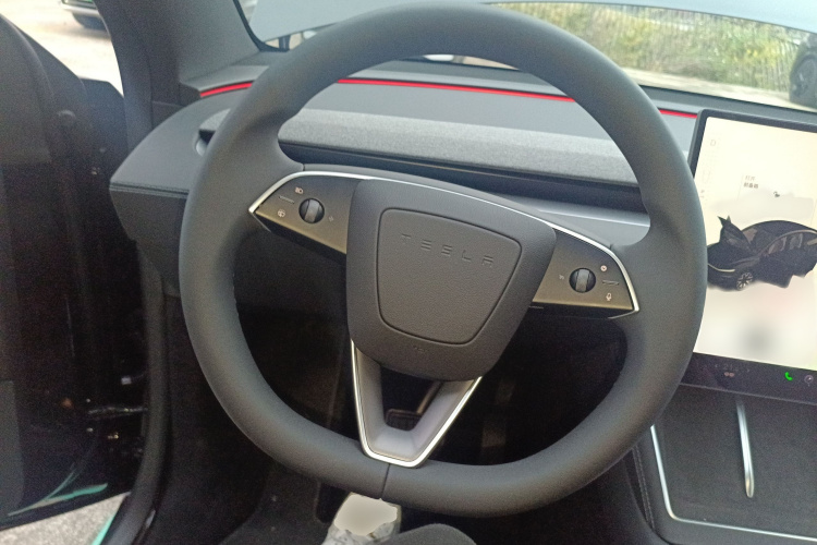 特斯拉 Model Y L 2025 汽车图片 #15