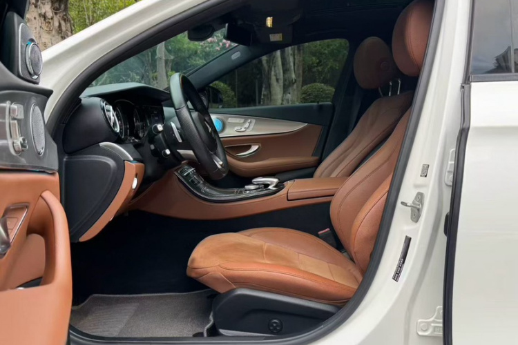 Mercedes-Benz E Class 2018 immagine di auto #15