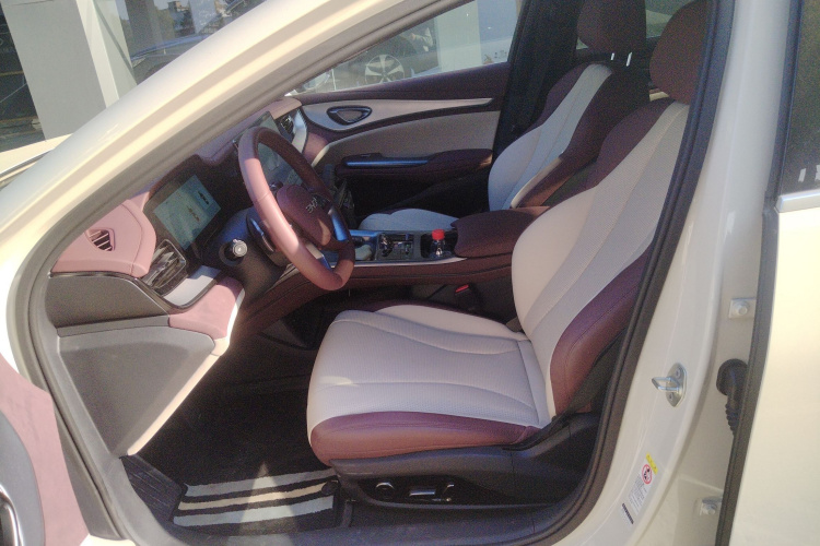 BYD Seal 07 DM-i 2025 car image #15