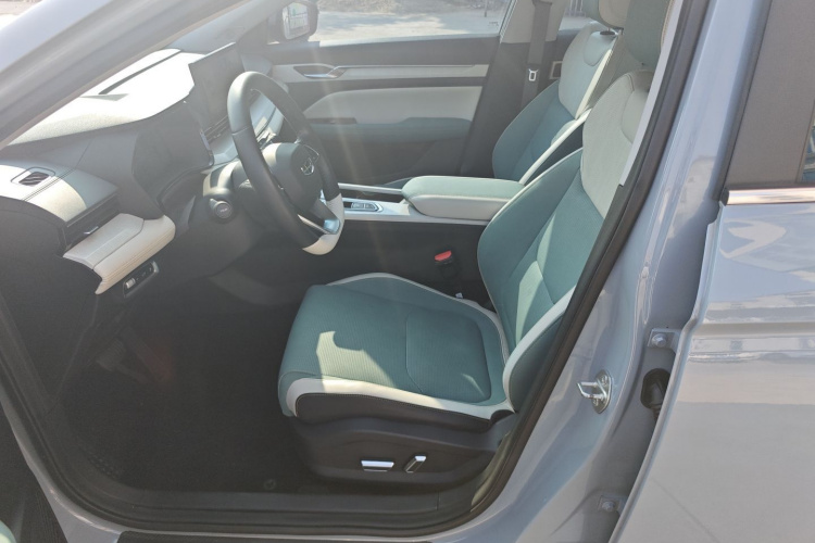 GEELY Emgrand L HiP 2023 car image #15