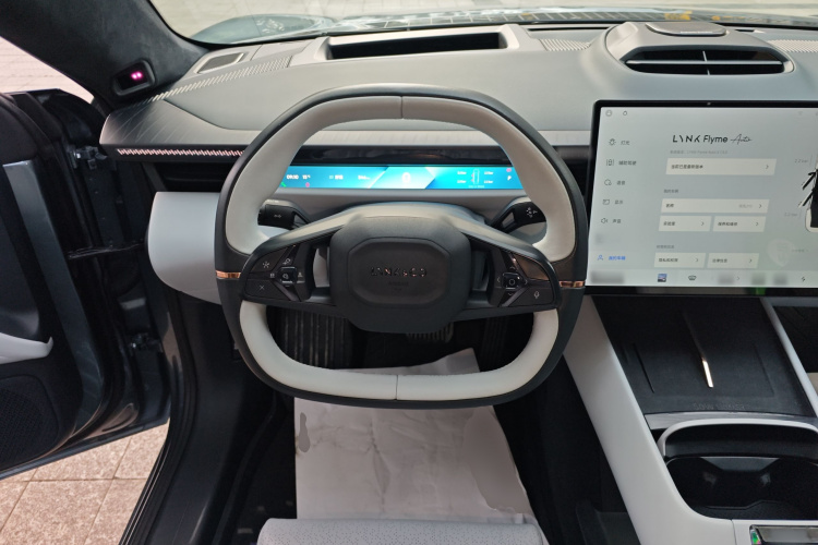 Lynk & Co 2024 car image #15
