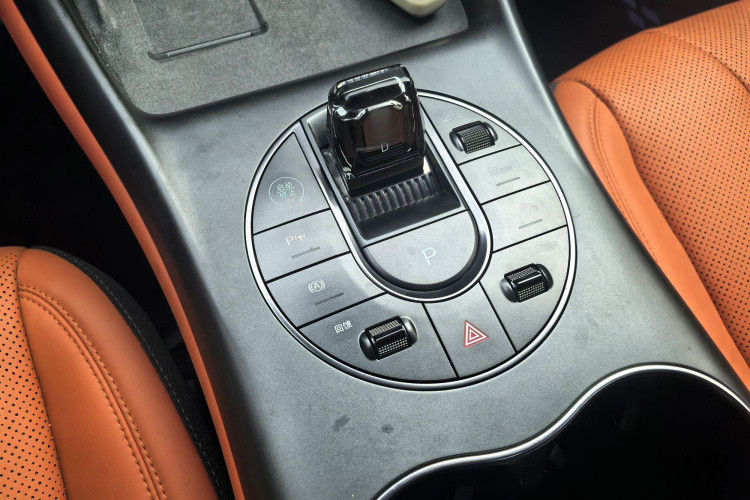 BYD Seal 2024 immagine di auto #15