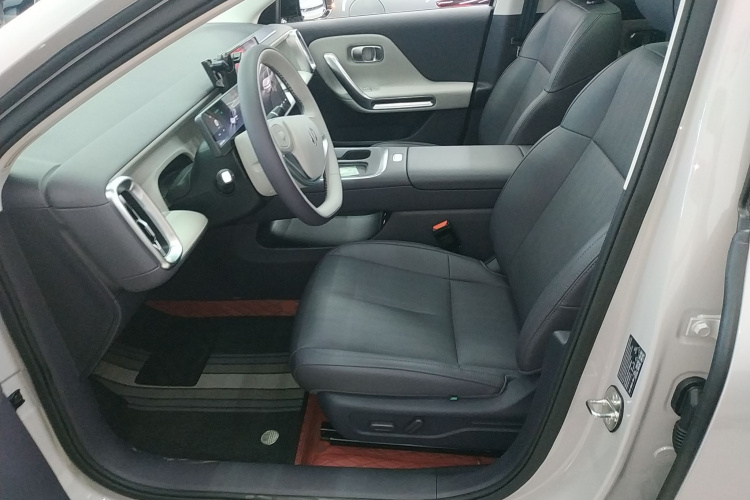 零跑汽车 零跑B01 2025 汽车图片 #15