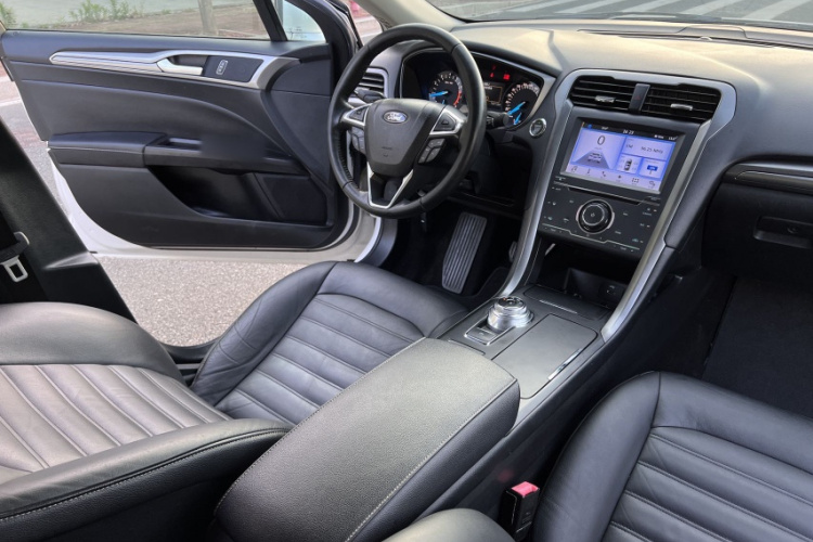 Ford Mondeo 2017 car image #15