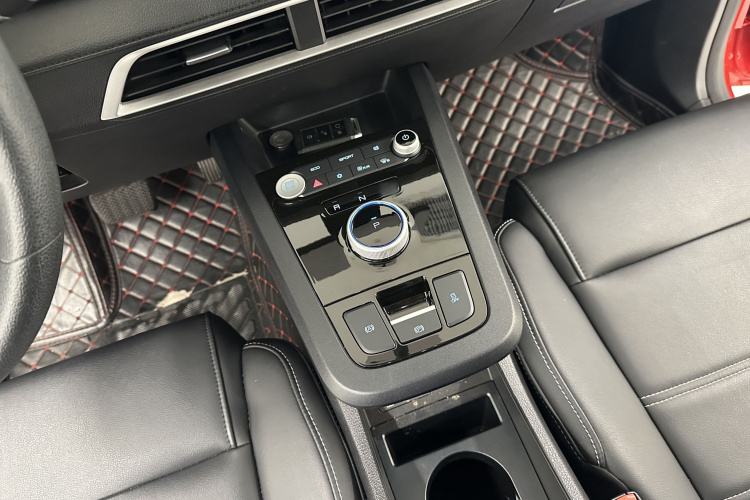 BYD e2 2020 изображение автомобиля #15