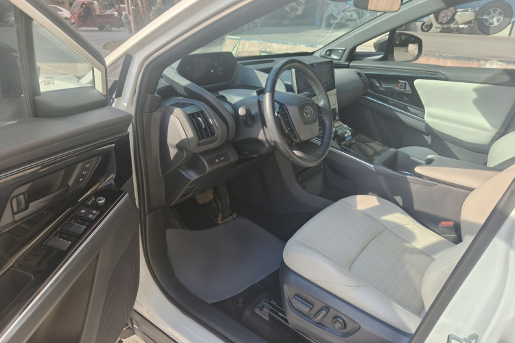 Toyota bZ4X 2022 immagine di auto #15