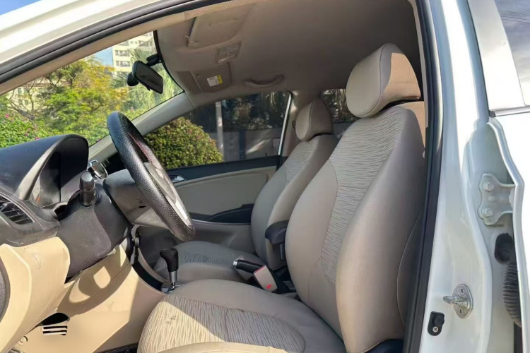 Hyundai Reina 2017 #15 Hyundai Reina 2017 car image #15