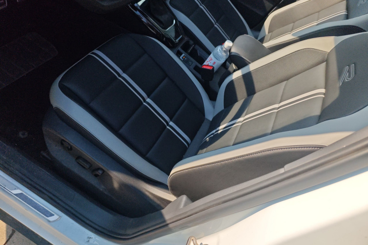 T-Roc 2023 car image #15