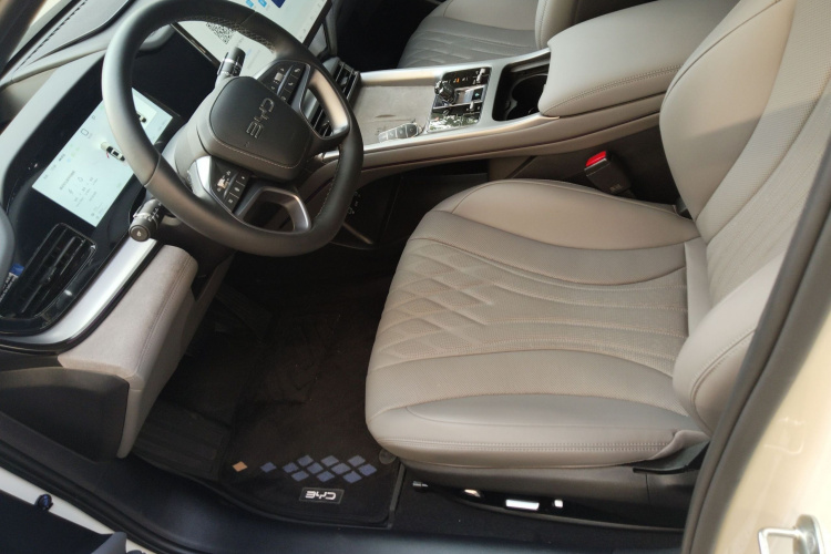 BYD Seal 07 DM-i 2025 car image #15
