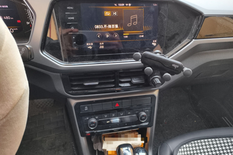 Volkswagen T-Cross 2021 #15 Volkswagen T-Cross 2021 car image #15