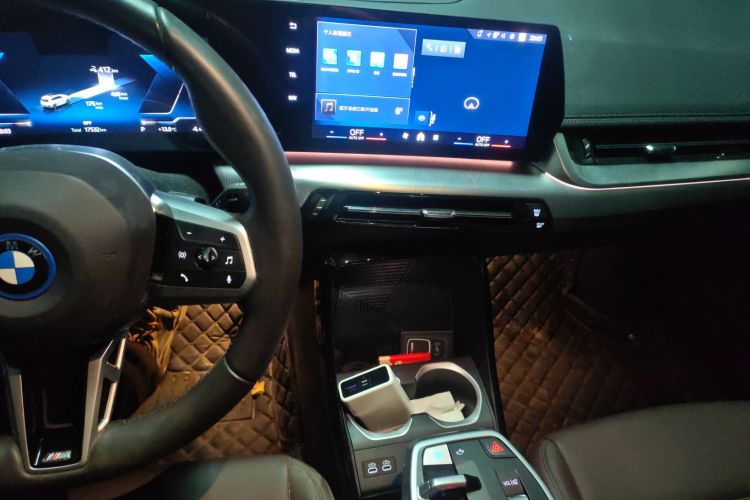 BMW iX1 2024 car image #15