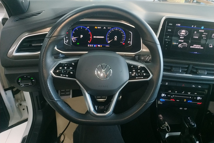 Volkswagen T-Roc 2023 car image #15