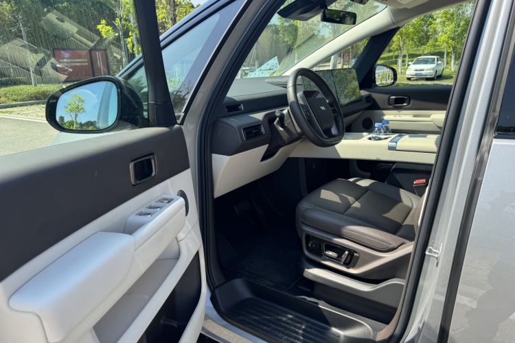 理想汽车 理想MEGA 2024 汽车图片 #15