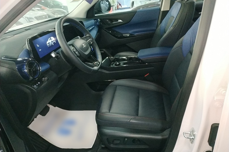 Chevrolet Equinox Plus 2025 car image #15