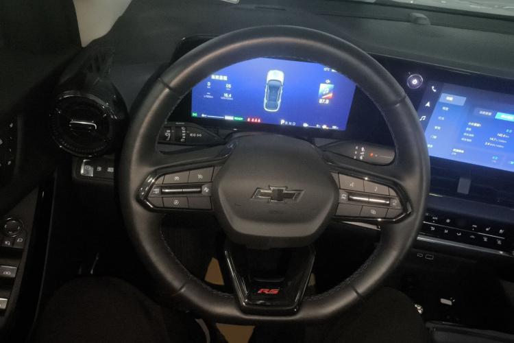 Chevrolet Equinox Plus 2025 car image #15