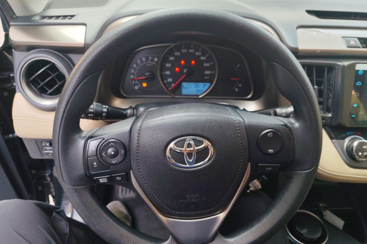 Toyota RAV4 2015 #15 Toyota RAV4 2015 car image #15