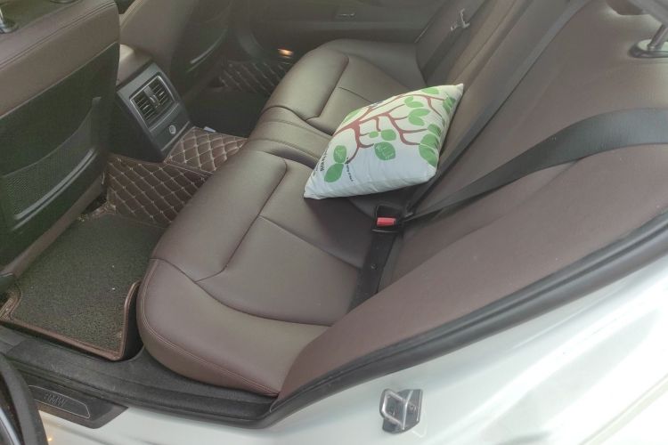 BMW 3 Series 2019 car image #15