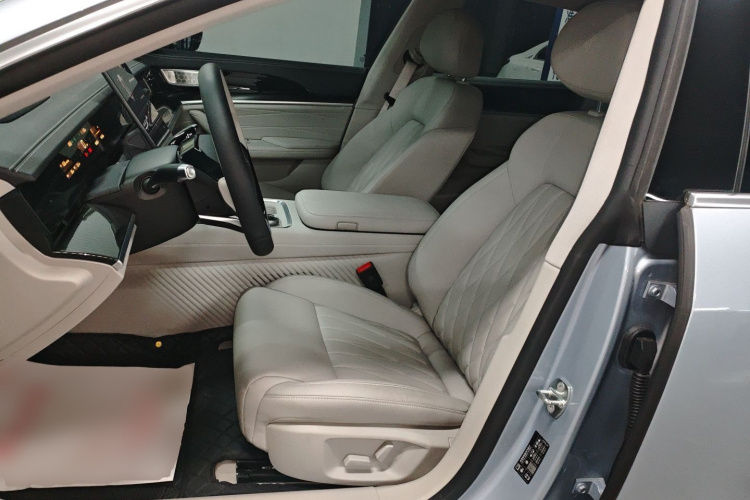 哪吒汽车 哪吒S猎装 2025 汽车图片 #15