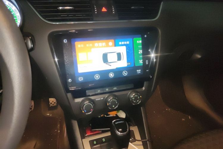 Skoda Octavia 2019 car image #15