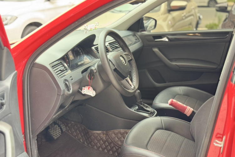 Skoda Rapid Spaceback 2016 immagine di auto #15