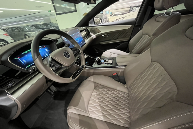 BYD Han 2024 car image #15