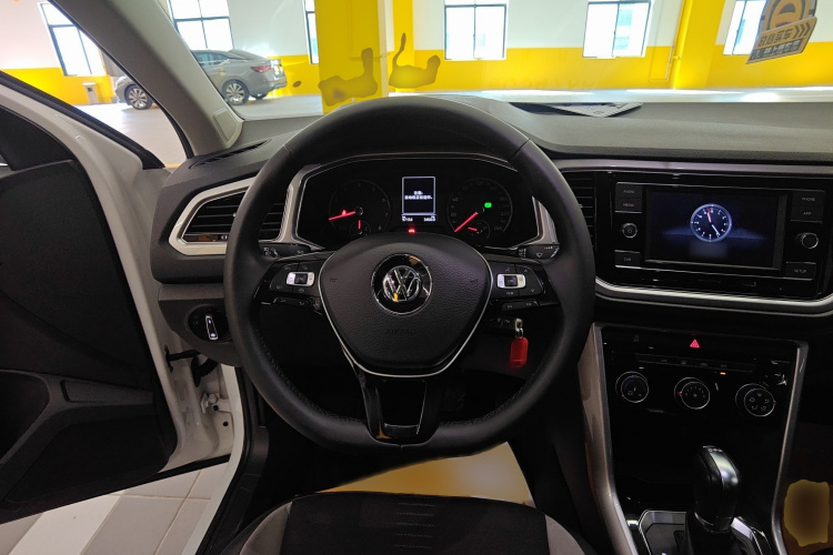 Volkswagen T-Roc 2020 car image #15