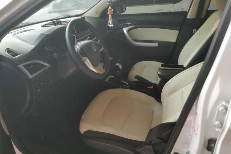 长安 悦翔V7 2015 汽车图片 #15