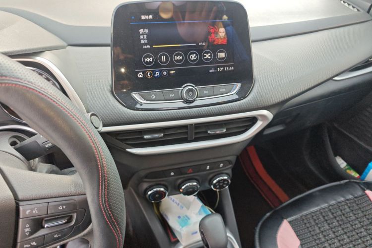 Chevrolet Tracker 2020 #15 Chevrolet Tracker 2020 car image #15