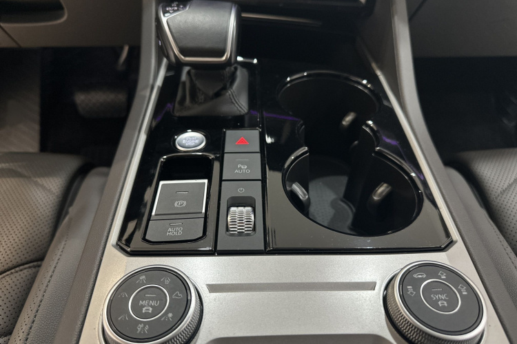 Volkswagen Touareg 2023 car image #15