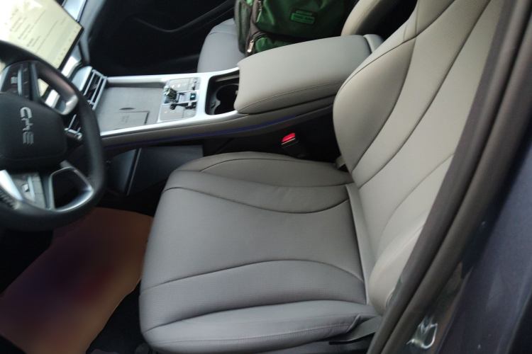 BYD Seal 07 DM-i 2025 car image #15