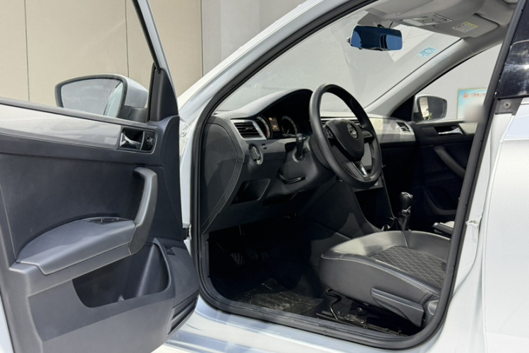 Skoda Rapid 2019 car image #15