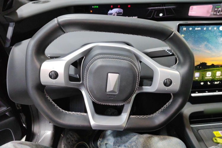 Avatr 12 2024 car image #15