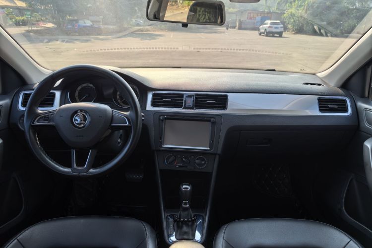 Skoda Rapid Spaceback 2018 car image #15