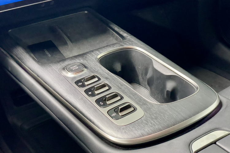 MI SU7 2024 car image #15