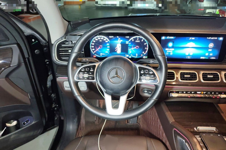 Mercedes-Benz GLE Class 2021 car image #15