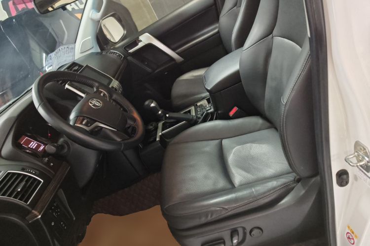 Toyota Land Cruiser Prado 2017 car image #15