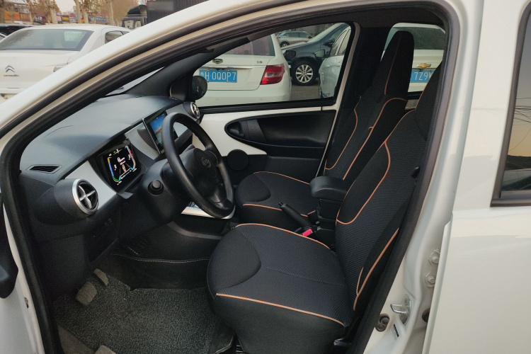 BYD e1 2021 car image #15