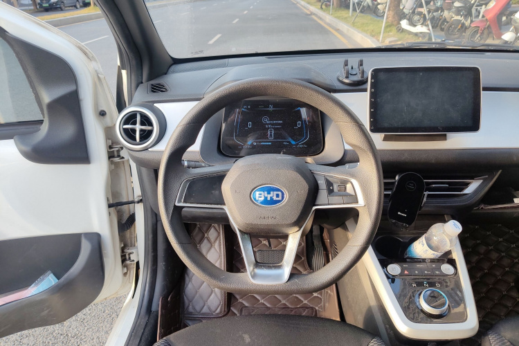 BYD e1 2019 #15 BYD e1 2019 car image #15