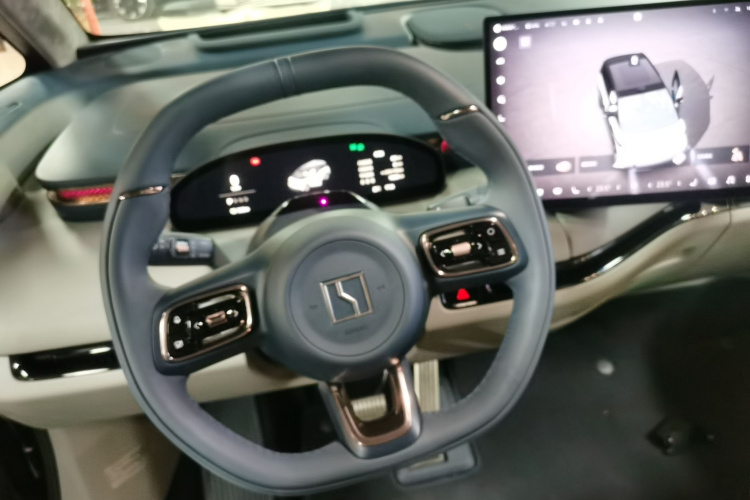 极氪 极氪MIX 2024 汽车图片 #15