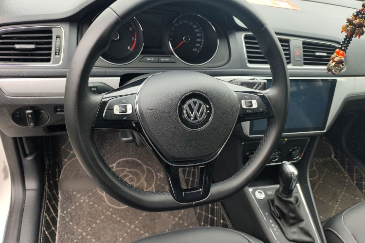 Volkswagen Gran Lavida 2018 immagine di auto #15